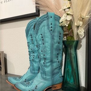 EUC (with box) LANE Turquoise Studded Cowboy Boots